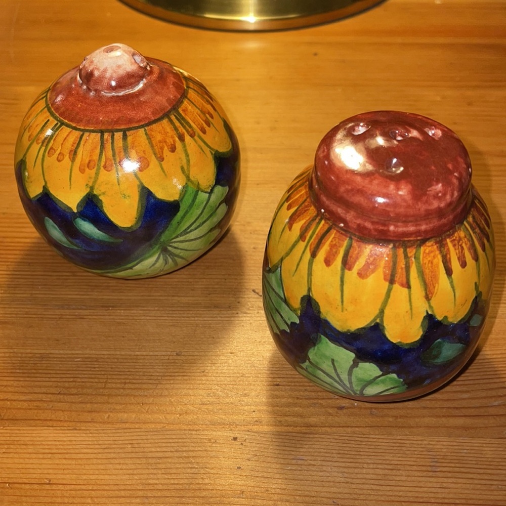 Vintage Fall Sunflower Salt and Pepper Shakers - Picture 4 of 5